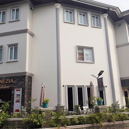Venezia Suites Hotel Iloilo Экстерьер фото