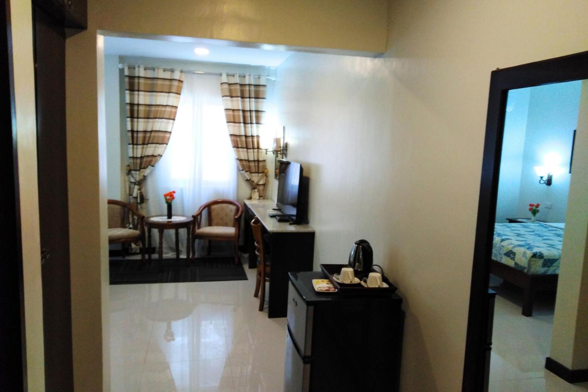 Venezia Suites Hotel Iloilo Номер фото