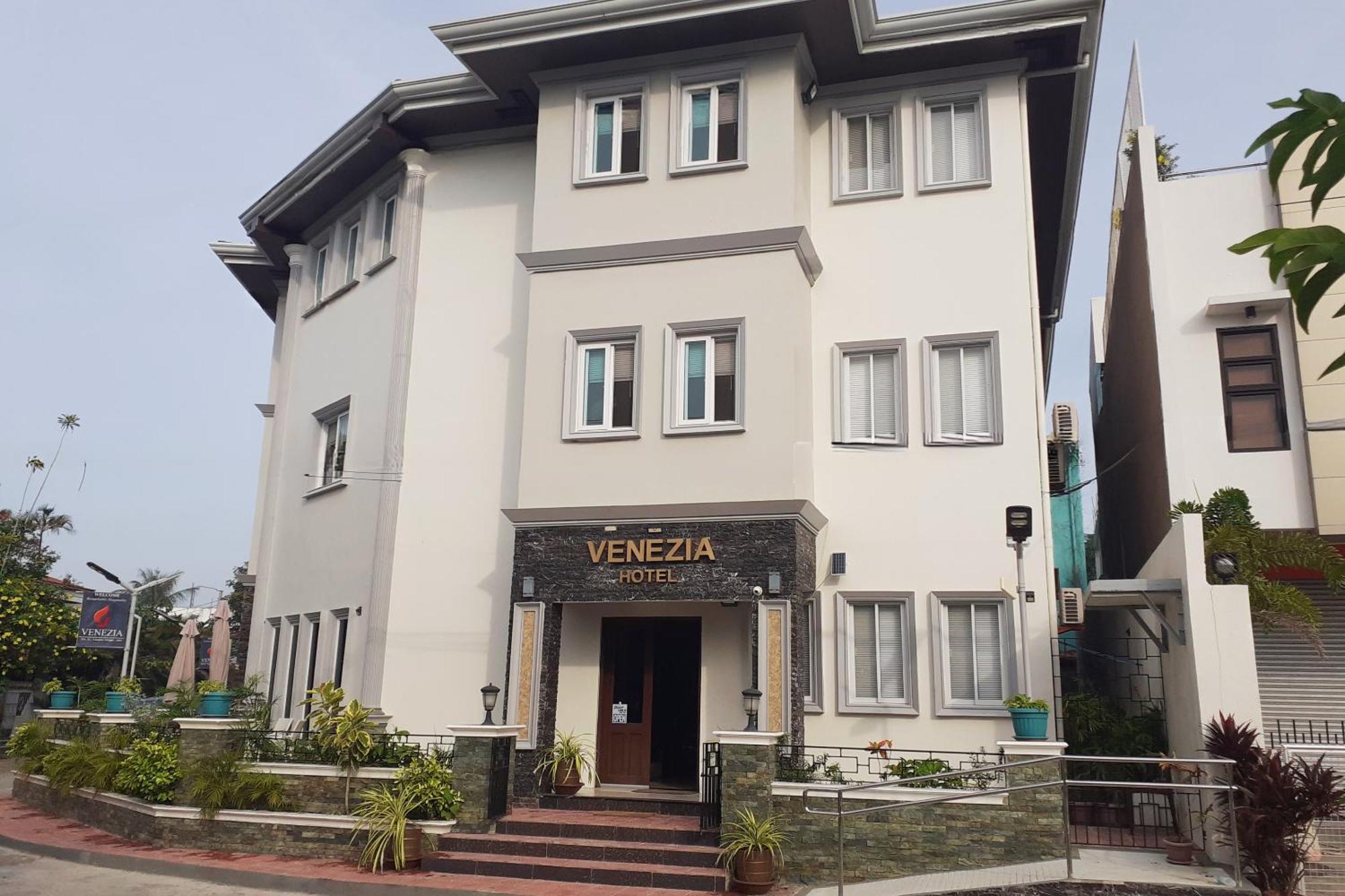 Venezia Suites Hotel Iloilo Экстерьер фото