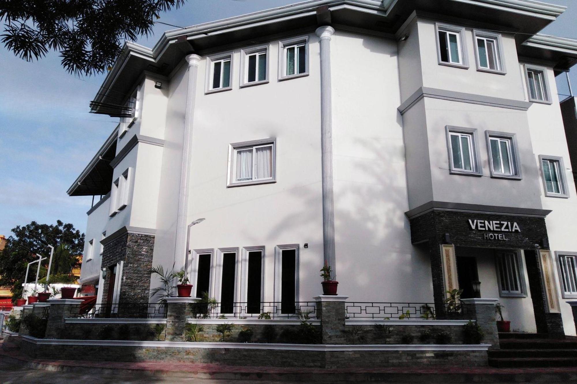 Venezia Suites Hotel Iloilo Экстерьер фото