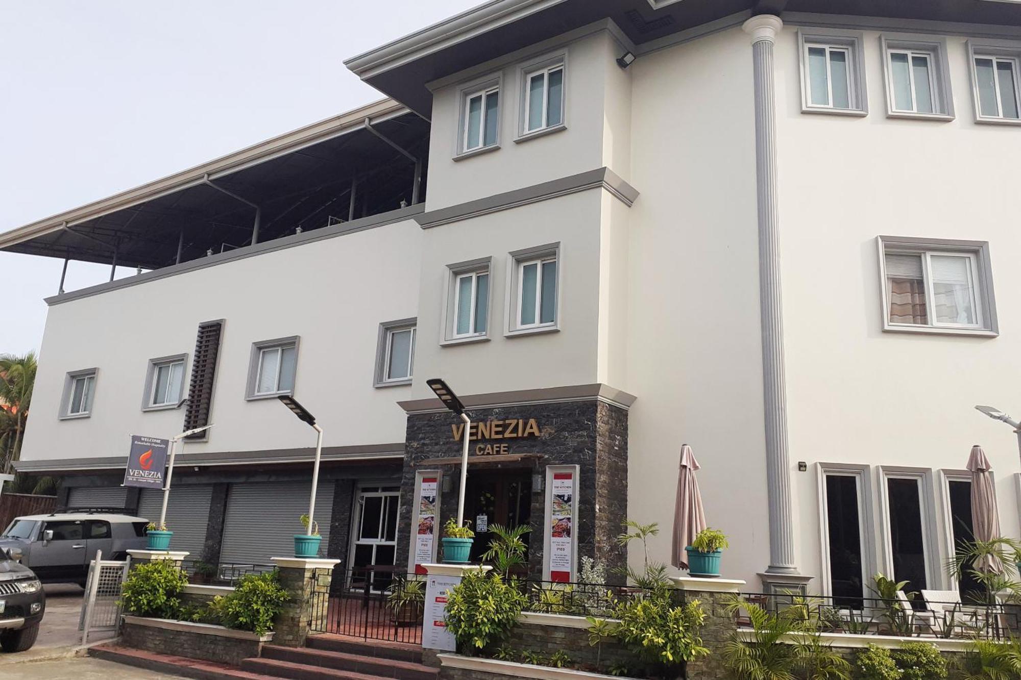 Venezia Suites Hotel Iloilo Экстерьер фото